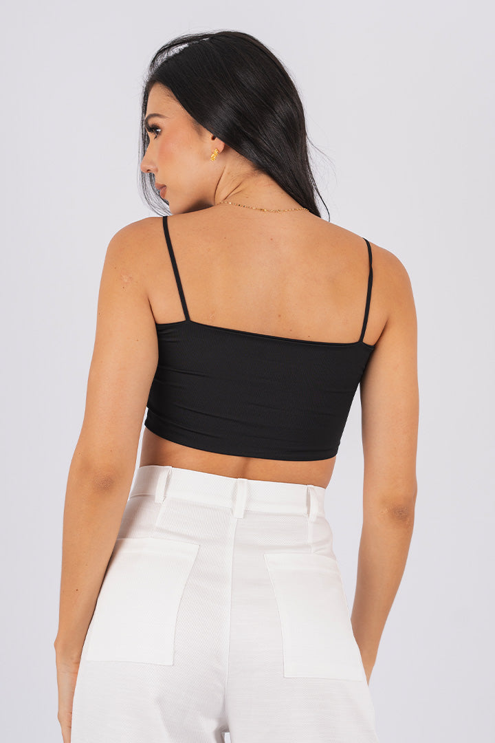 CROP TOP ESENCIAL DE TIRAS